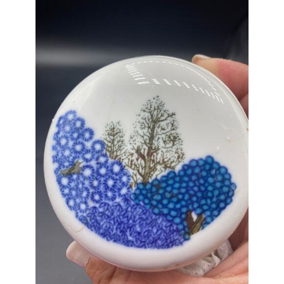 Vintage Trinket Dish Ring Box Made In Taiwan Blue Trees Ceramic With Lid 1970s - Picture 3 of 6